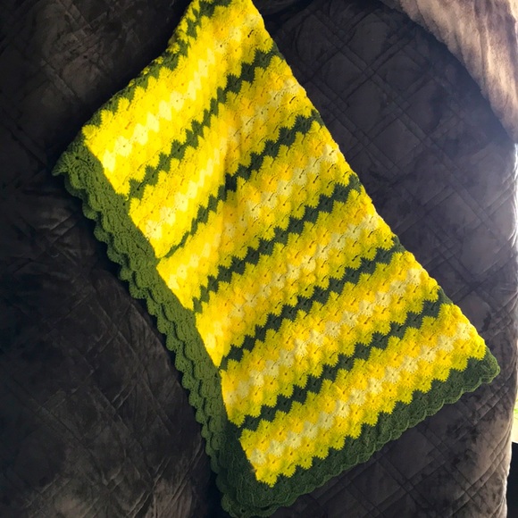 Beautiful Crocheted Afghan Handmade - Picture 1 of 3